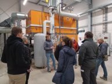 Besichtigung der Energiezentrale in der Gemeinde Ellern