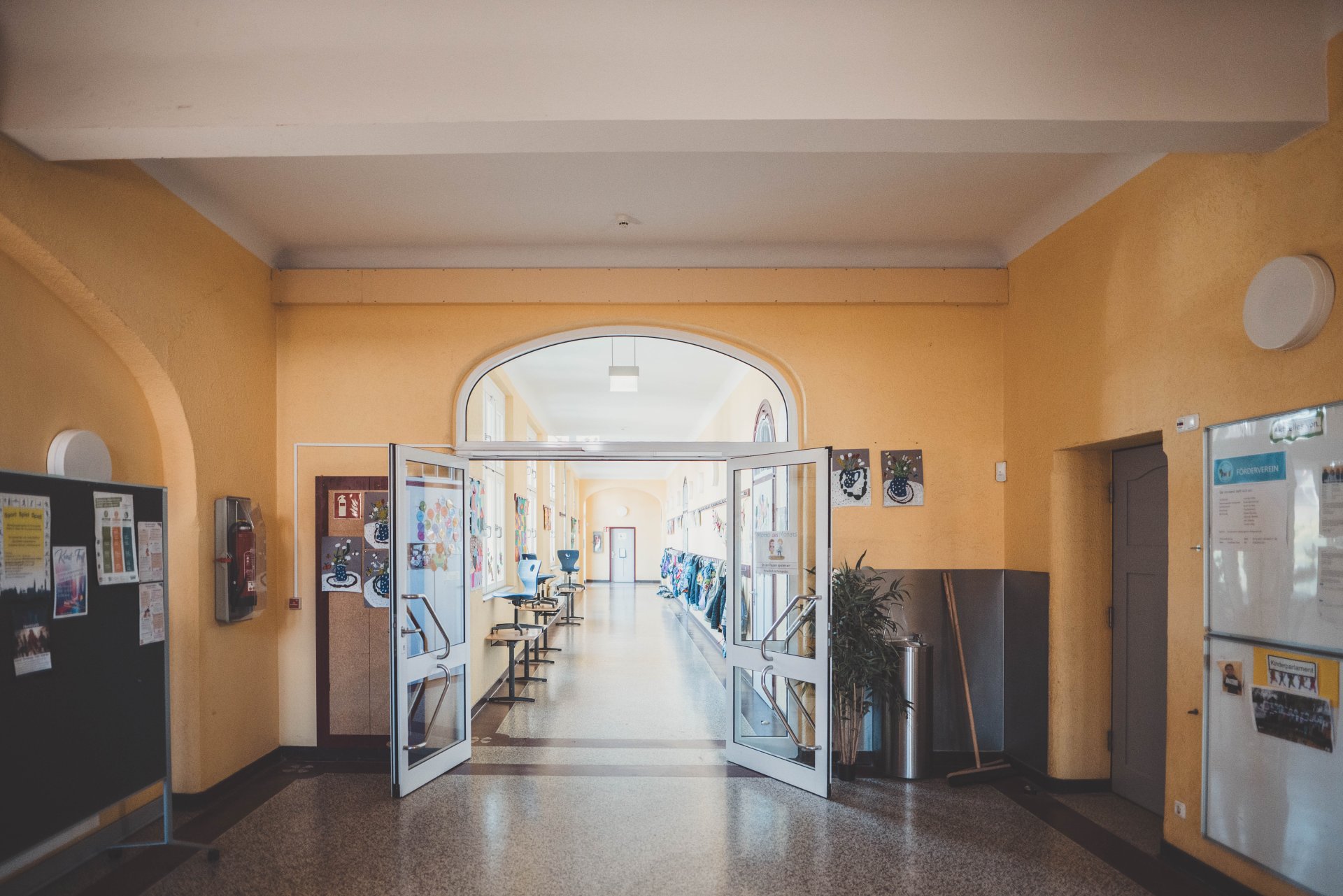 Der Flur der Nibelungenschule hin zu den Klassenzimmern.