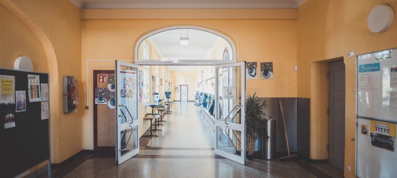 Der Flur der Nibelungenschule hin zu den Klassenzimmern.