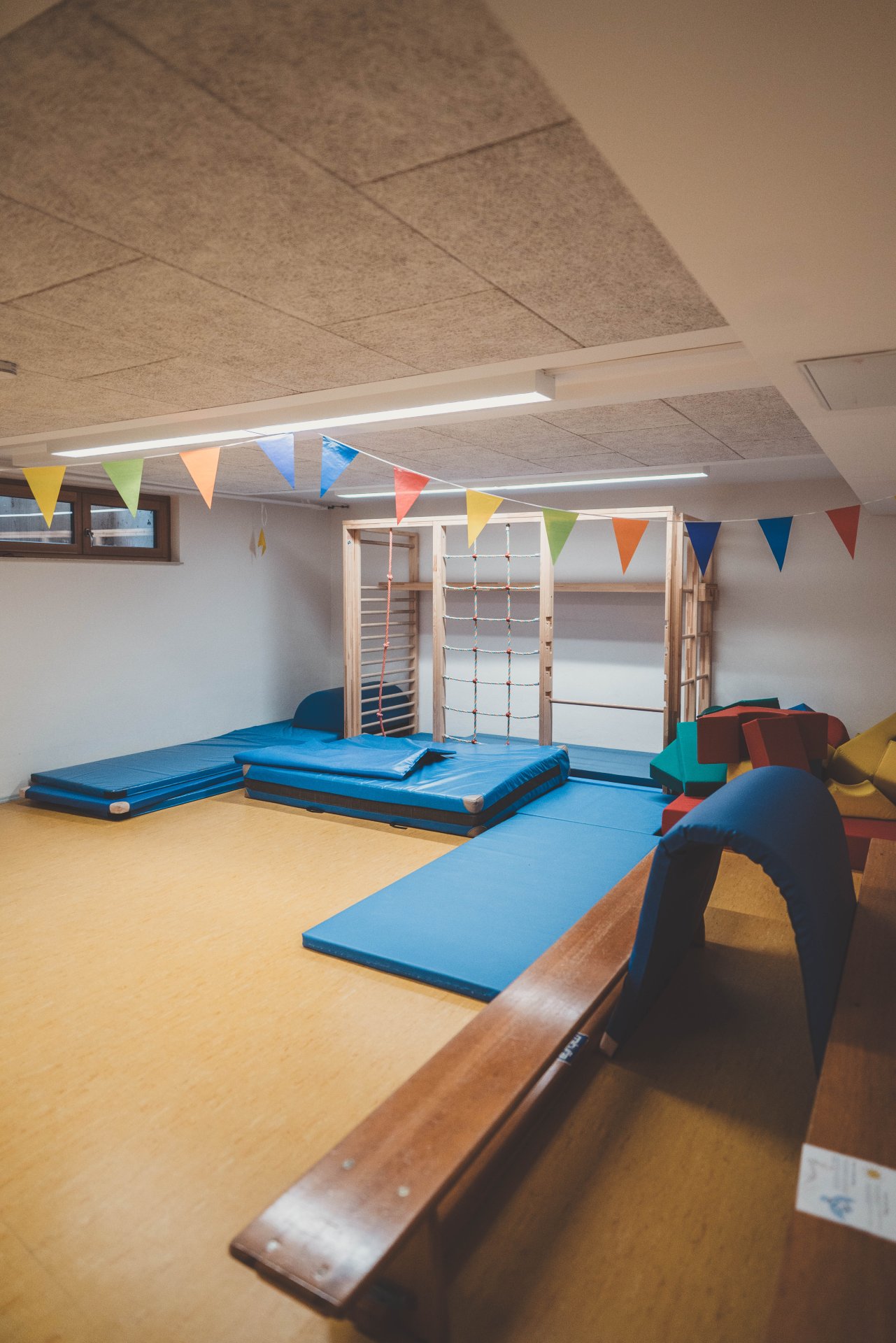 Kita am Sonnenberg Turnmatten und Klettergerüst in Kindergarten am Sonnenberg in Alzey-Heimersheim