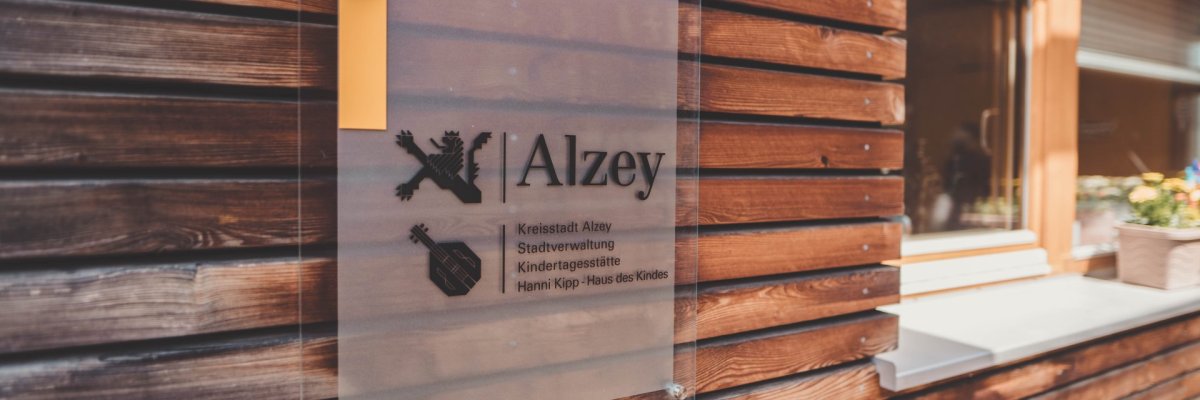 Schild der Kita "Hanni Kipp - Haus des Kindes"