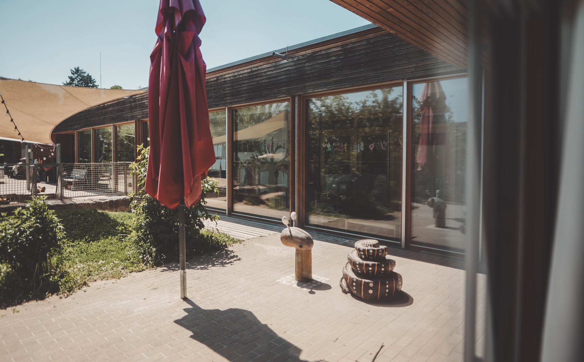 Kita Hanni Kipp Schnecke aus Holz im Außenbereich der Kita "Hanni Kipp - Haus des Kindes"