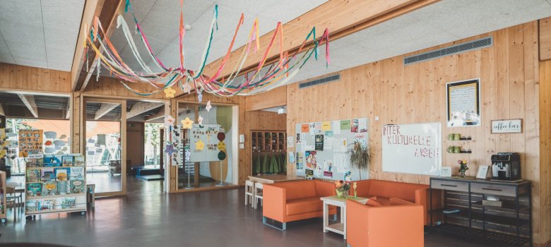 schlichter erwachsener gestalteter Raum bei der Kita "Haus der Klänge"