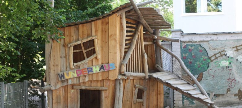 Kita Walter Zuber Holzhaus auf dem Außengelände