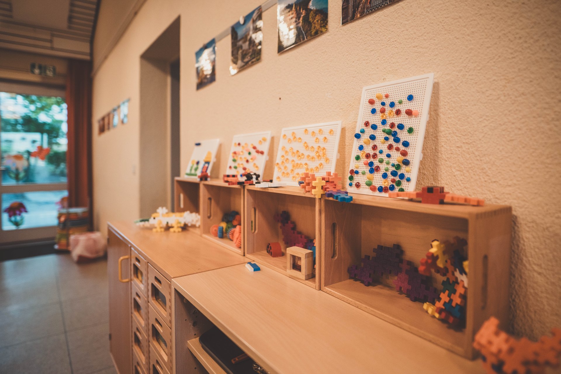 Kita Walter Zuber eine kreative Ecke mit Perlen und weiterem in der Kita "Walter Zuber"