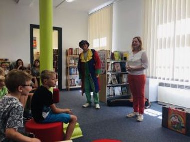 Eine Aufführung in der Bücherei