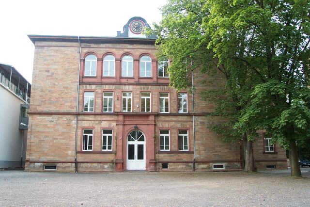 Haupteingang des staatlichen Aufbaugymnasiums