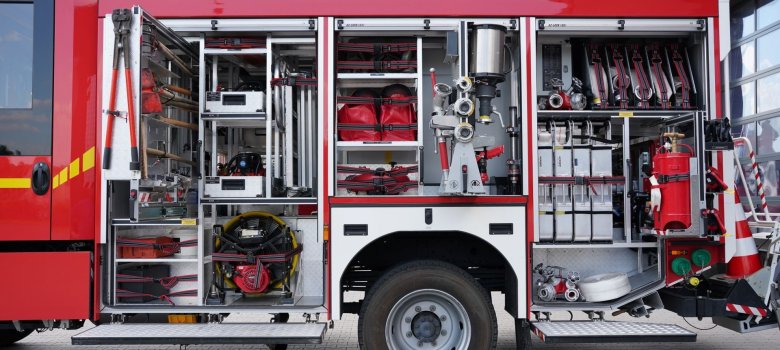 Material zur Brandbekämpfung: 

Belüftungsgerät, 
Schlauchmaterial, 
Strahlrohre und 
Hand- und Brechwerkzeug



