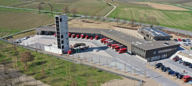 Die neue Feuerwache in der Kreuznacher Straße 112 ist mit ihrer auffälligen Bauweise mittlerweile der neue Blickfang am westlichen Stadtrand.