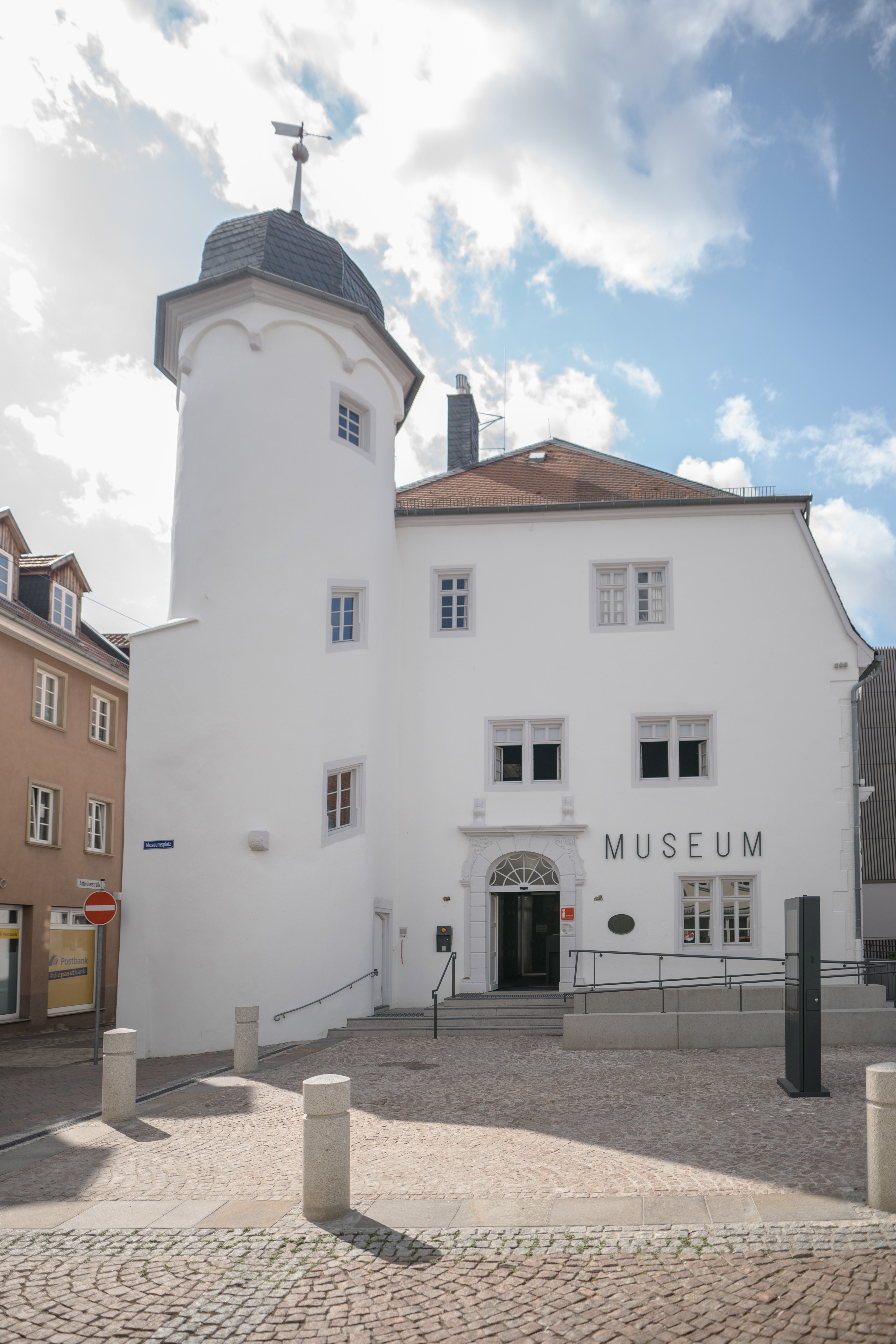 Eingang zum Museum und zur TI