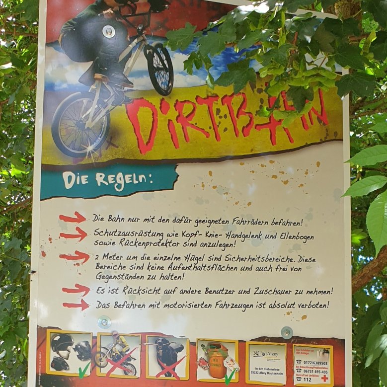die Regeln der Dirtbahn auf einem Schild