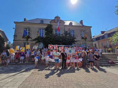 Reise nach Josselin 2025 Kinder und Erwachsene, feiern Partnerschaft, mit Frankreich.