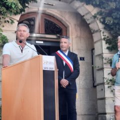 Bürgermeister hält eine Rede
