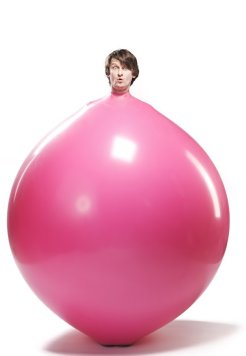 Tobi van Deisner im pinken mega Ballon