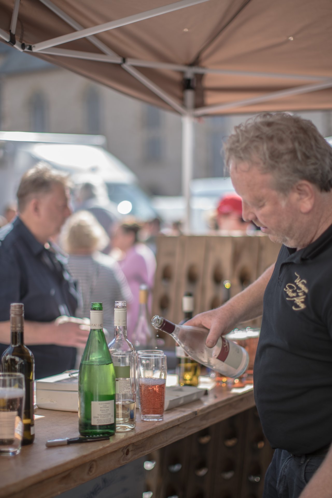 Markfrühstück auf dem Alzeyer Wochenmarkt Markfrühstück auf dem Alzeyer Wochenmarkt