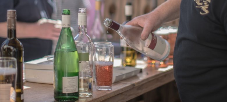 Markfrühstück auf dem Alzeyer Wochenmarkt Markfrühstück auf dem Alzeyer Wochenmarkt