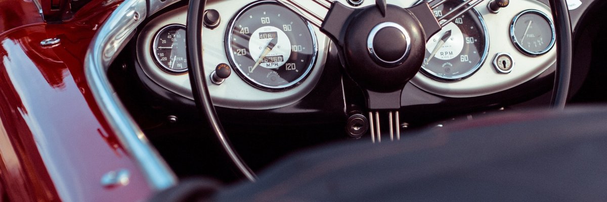 Armaturenbrett eines Oldtimer
