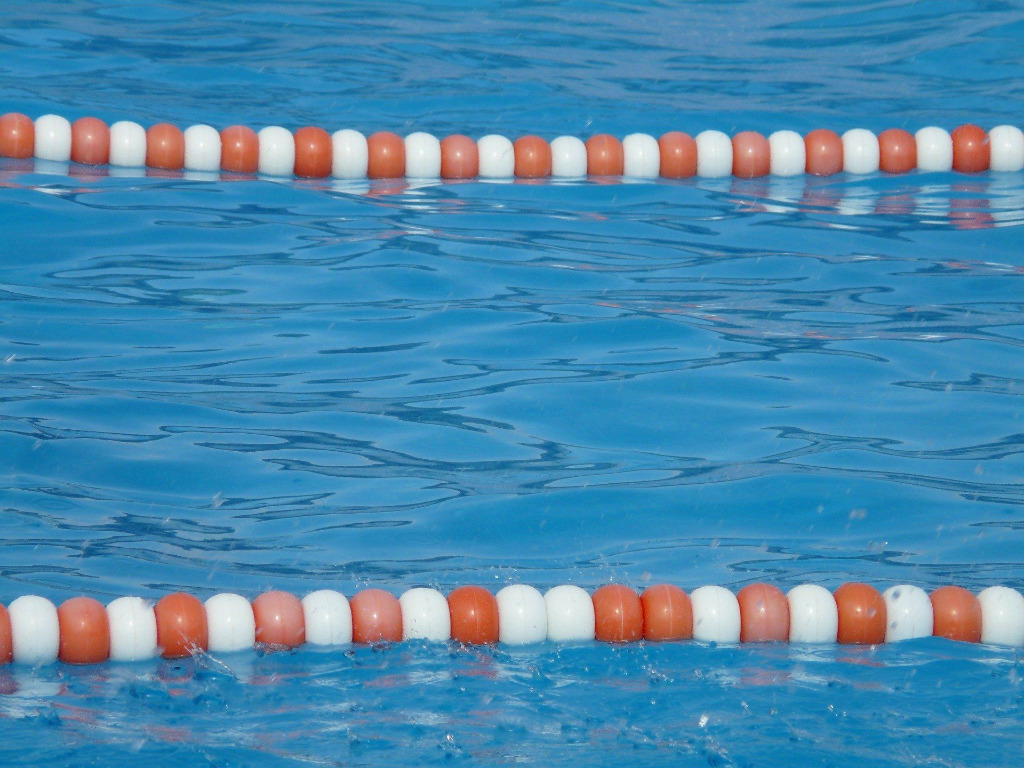 Schwimmbadbecken