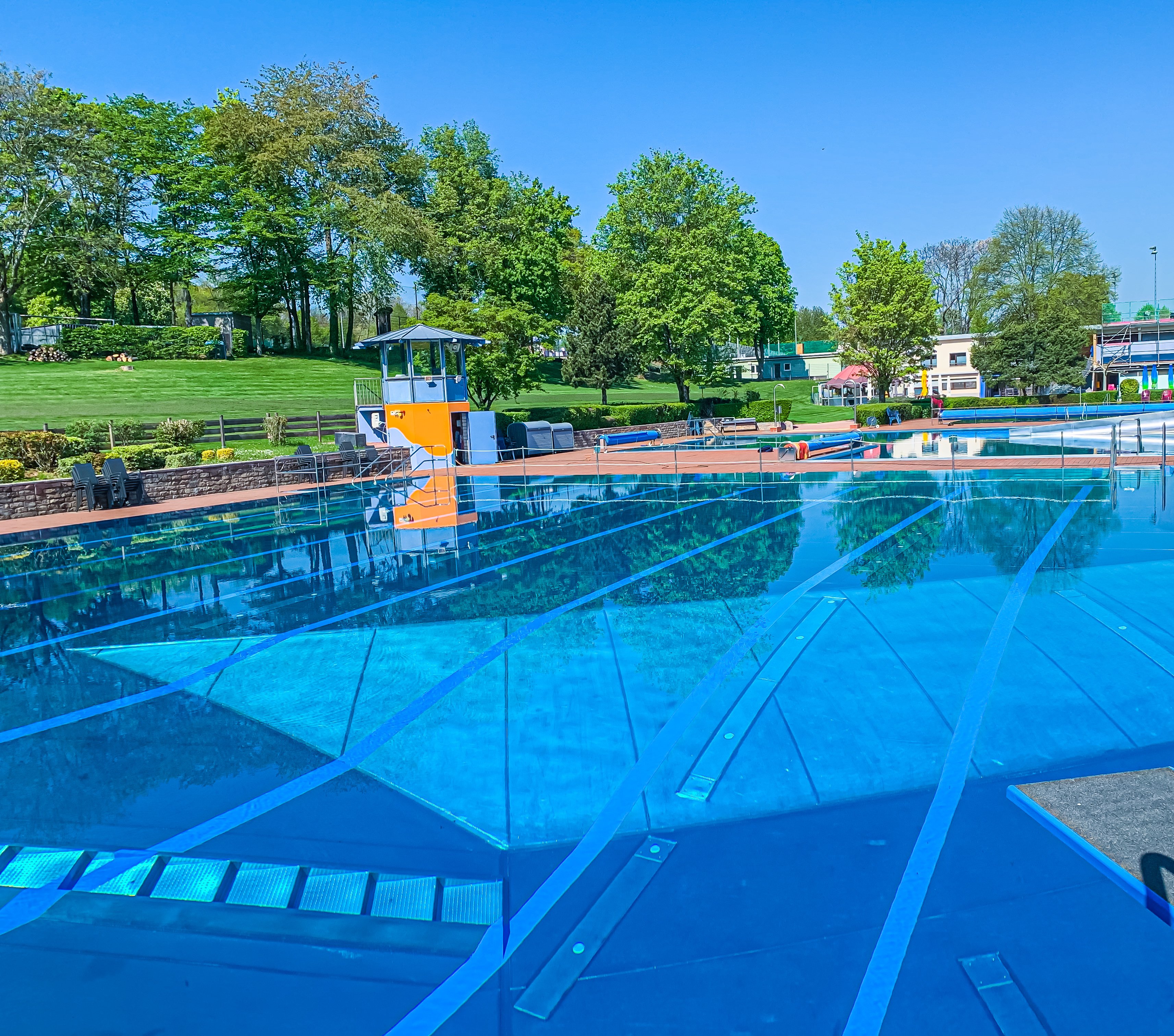 Das Schwimmerbecken des Alzeyer Wartbergbads
