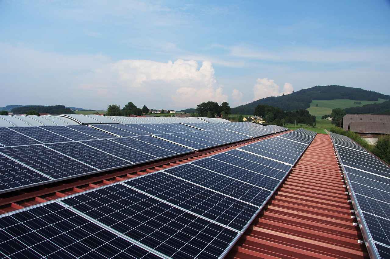 Solarplatten auf einem Hausdach