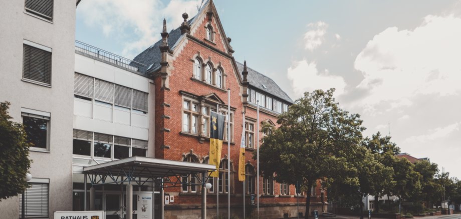 das Rathaus von vorne