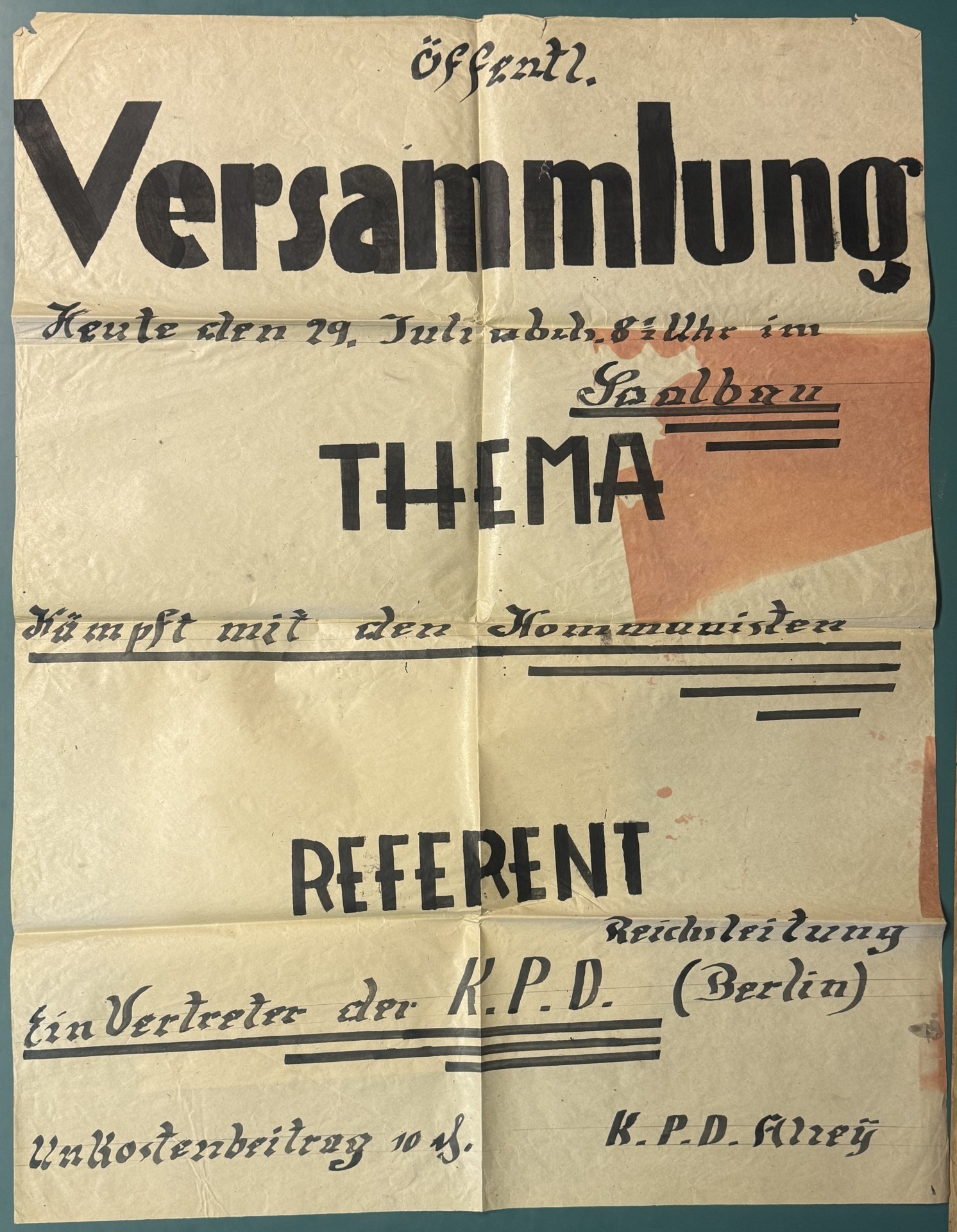 ein relativ alt aussehendes Plakat mit der Aufschrift: Thema öffentliche Versammlung