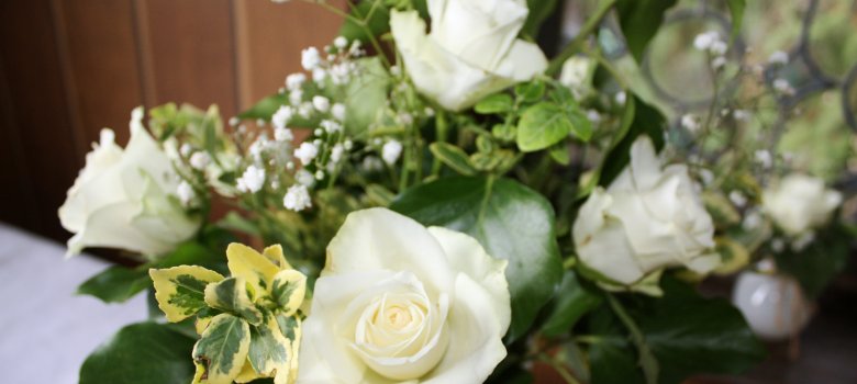 Kapelle Villa Heiligenblut Weiße Rosen