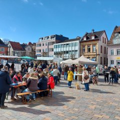 Wochemarkt mit Marktfrühstück auf dem Alzeyer Obermark