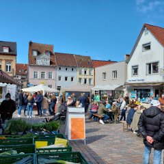 Wochemarkt mit Marktfrühstück auf dem Alzeyer Obermark