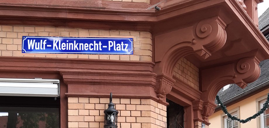 Schild "Wulf-Kleinknecht-Platz"
