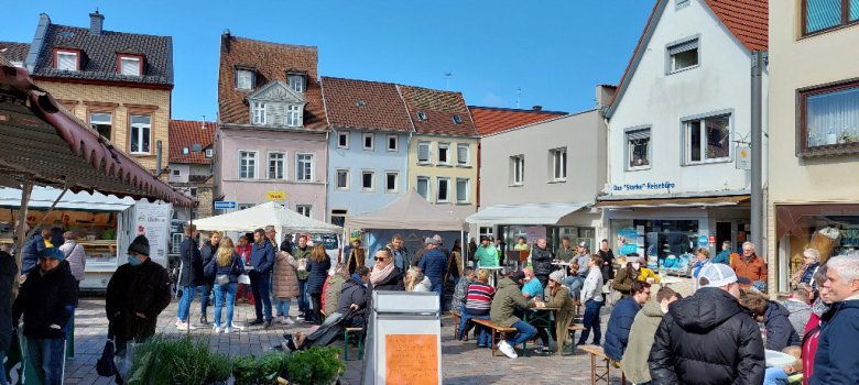 Viel los beim Marktfrühstück