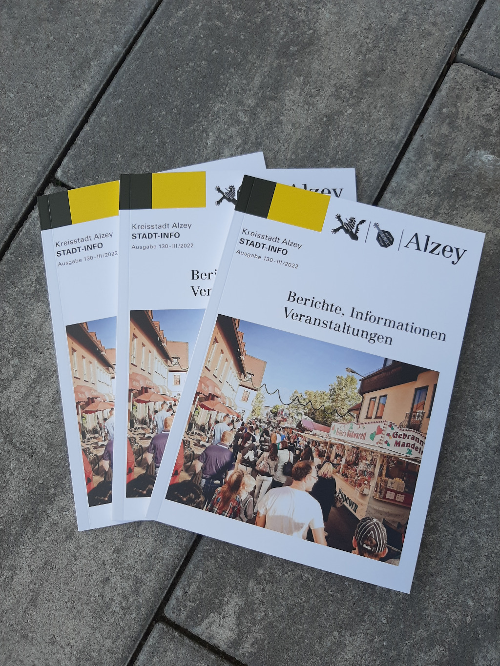 Exemplare des Stadt-Info Hefts