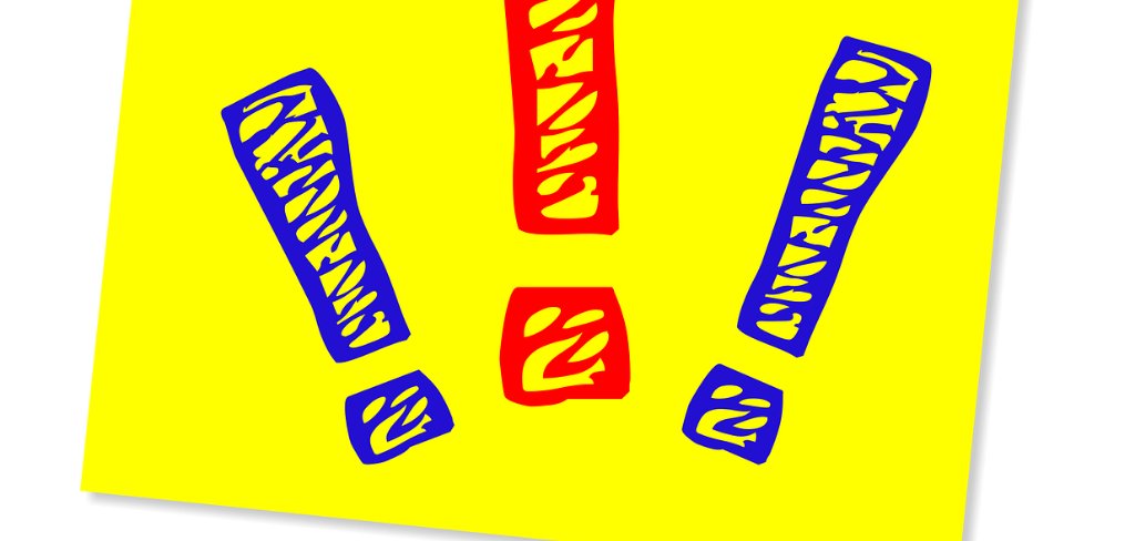 zwei blaue und ein rotes Ausrufezeichen