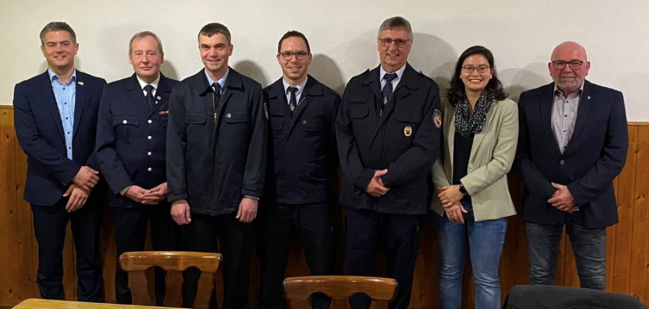 gruppenfoto bei der Generalversammlung der Frewilligen Feuerwehr