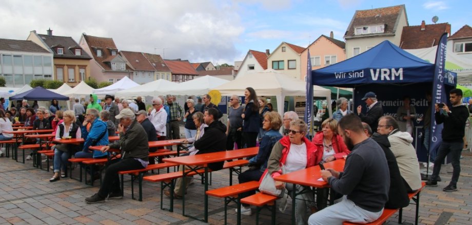 Großes Publikum beim Vortrag