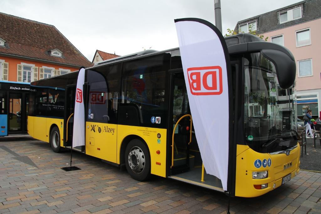 Ein DB Bus bei der Klimamesse