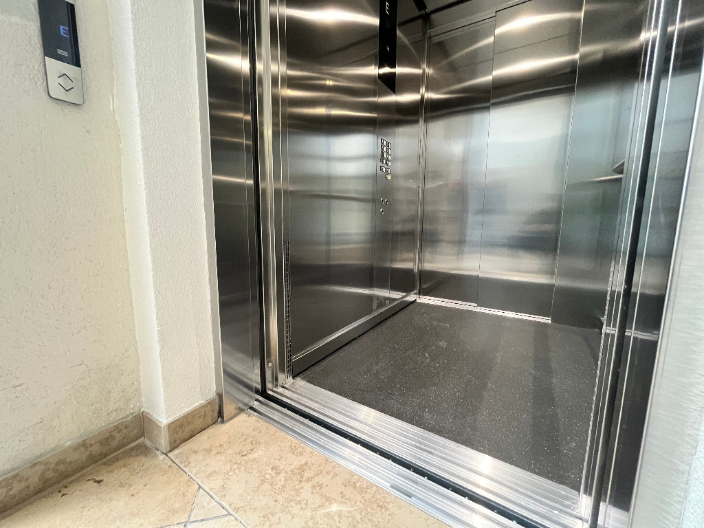 Der neue Fahrstuhl in der Stadtverwaltung