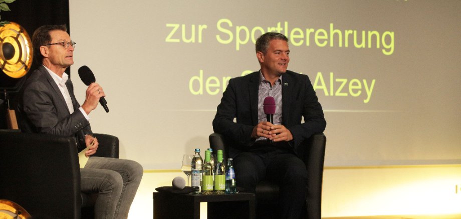 Moderator Christian Döring und Bürgermeister Steffen Jung bildeten die erste Talk-Runde der Sportlerehrung