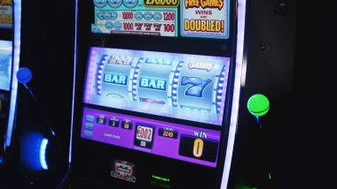 Mehrere Spielautomaten wurden versiegelt oder direkt sichergestellt wegen des Verdachts der Steuerhinterziehung. 