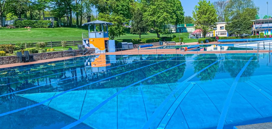 Das Schwimmerbecken des Alzeyer Wartbergbads