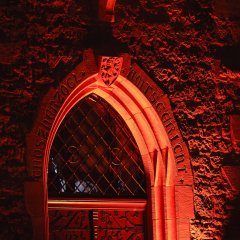 Amtsgericht Alzey, Eingang mit rotem Licht