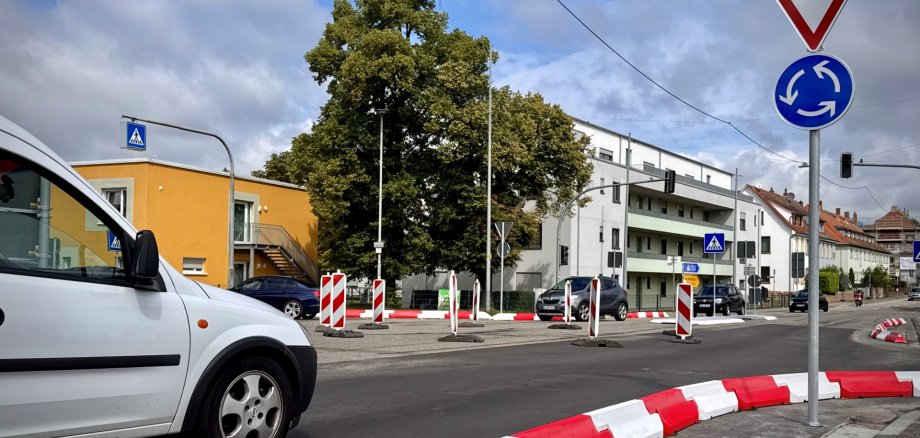Neuer Kreisverkehr, unfertig.
