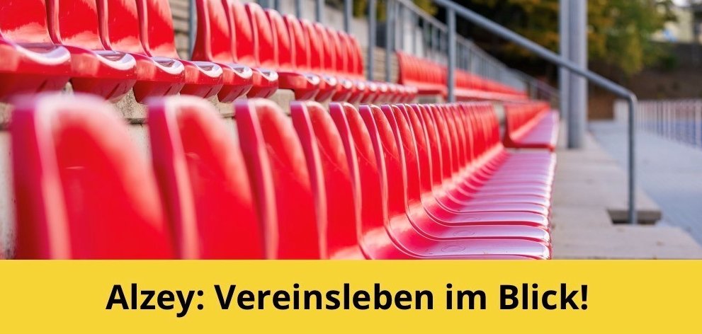 Oben: Tribühne mit Roten Sitzen, Unten Links: Stadt-Logo, Unten Rechts: Museum