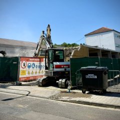 Abriss der alten Schwimmhalle.