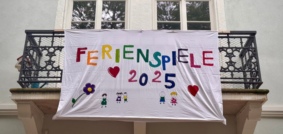 Ferienspiele Schild, gebastelt und ausgehanden.