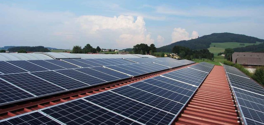 Solarplatten auf einem Hausdach
