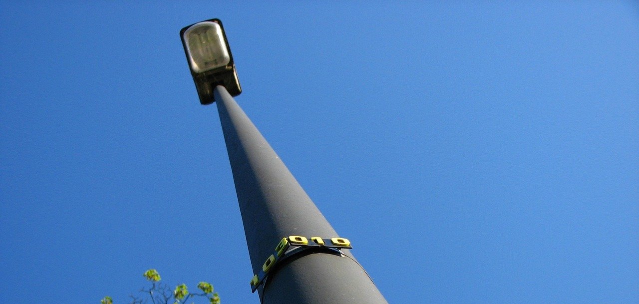 eine Laterne mit einer Kennzeichnung