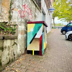 Stromkasten bunt bemalt.