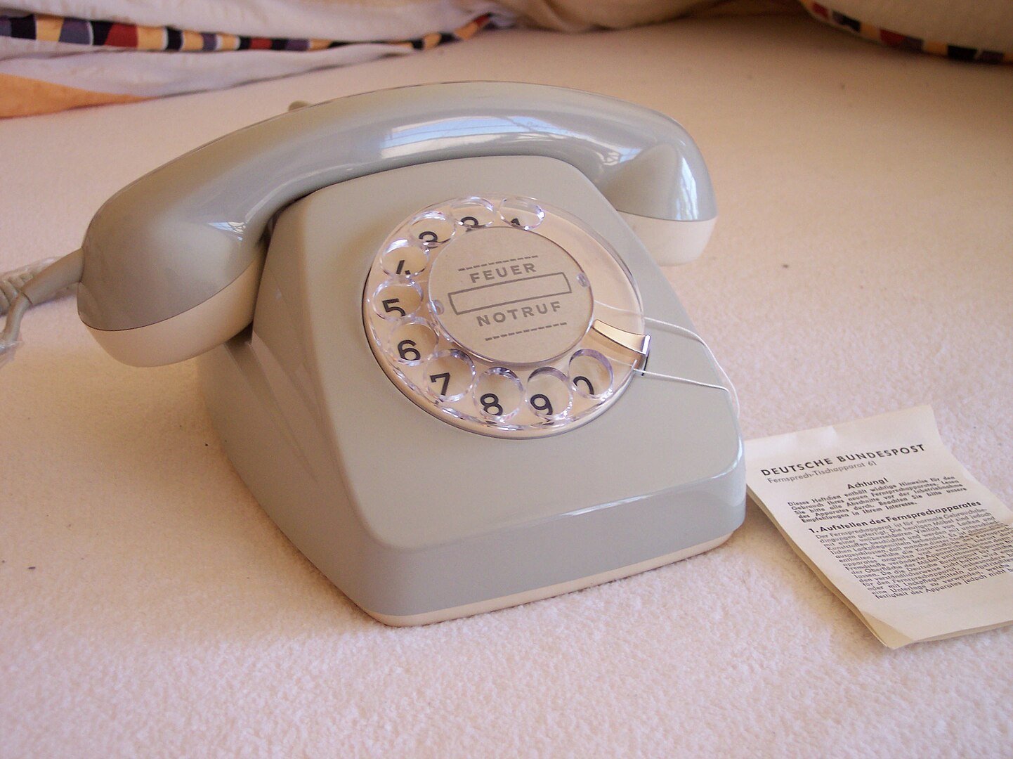 Telefon mit Wahlscheibe