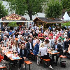 Ehrenamtstag Alzey voll besetzte Tische und Bänke